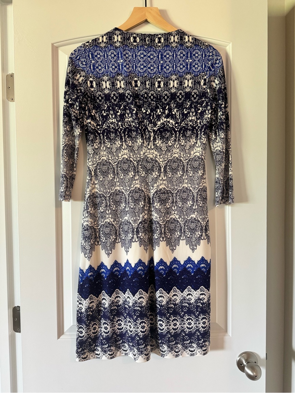 Donna Morgan Blue & Ivory Printed Sheath Dress Size 4 | Lined Career Dress - Picture 7 of 10
